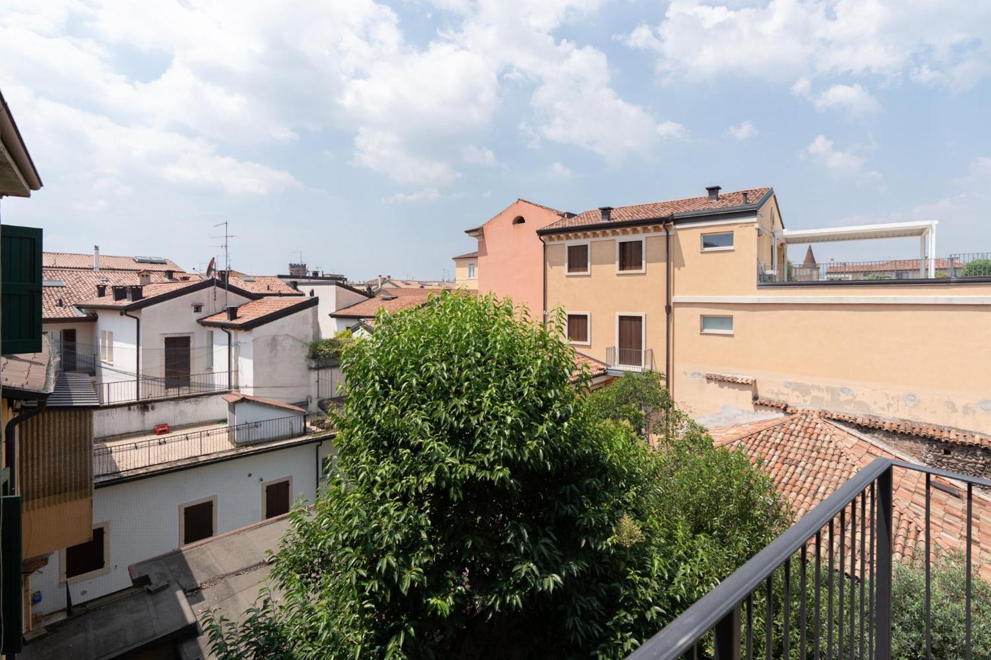 Aparthotel Palazzo Delle Guglie By Postcardsfrom à Vérone Extérieur photo