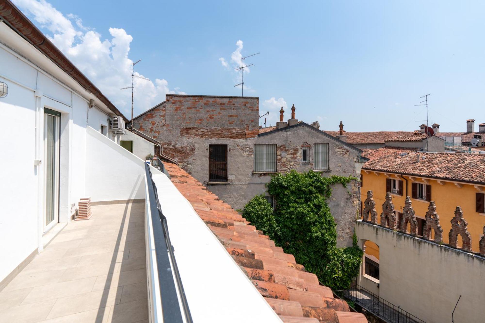 Aparthotel Palazzo Delle Guglie By Postcardsfrom à Vérone Extérieur photo