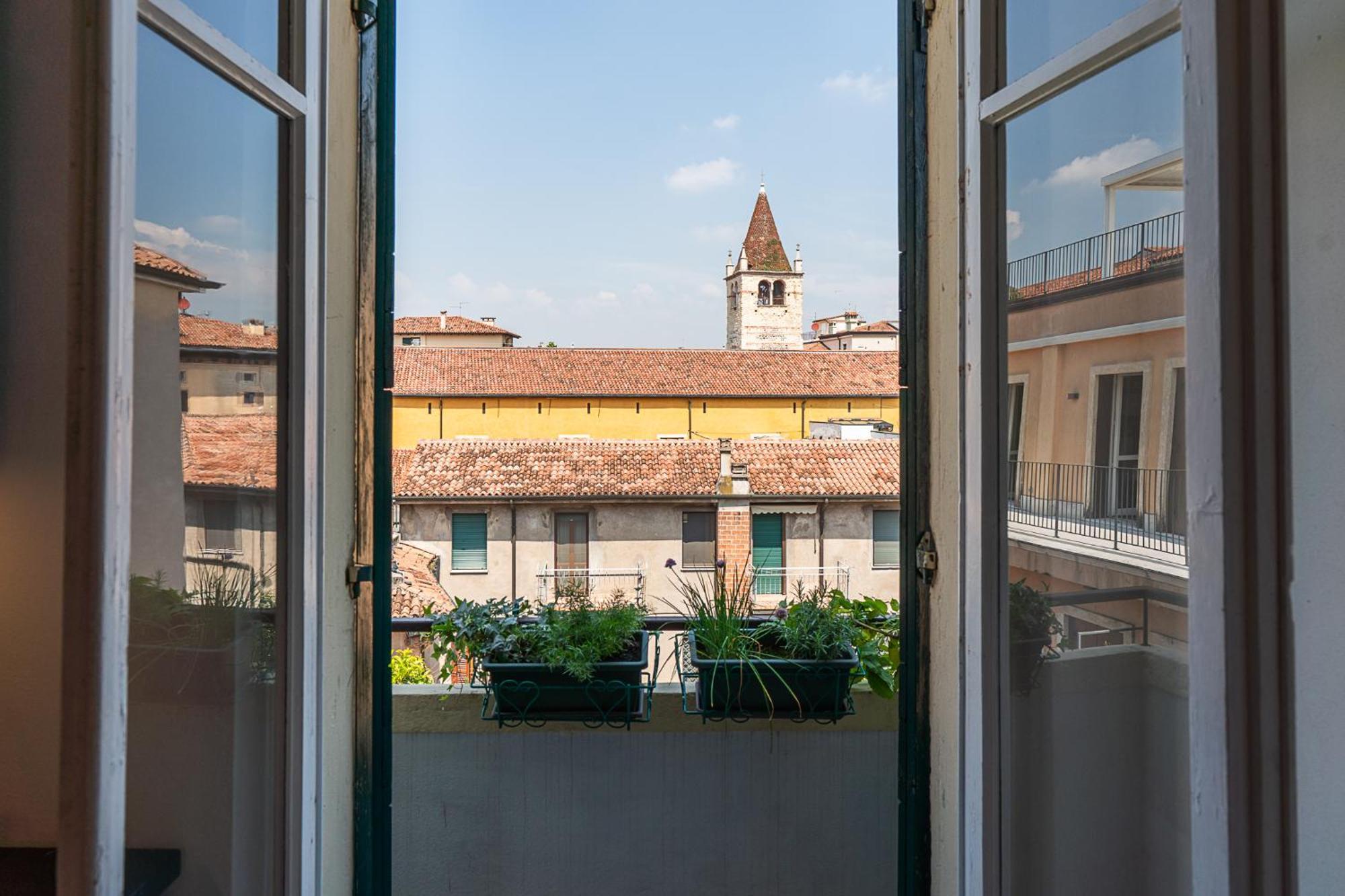 Aparthotel Palazzo Delle Guglie By Postcardsfrom à Vérone Extérieur photo